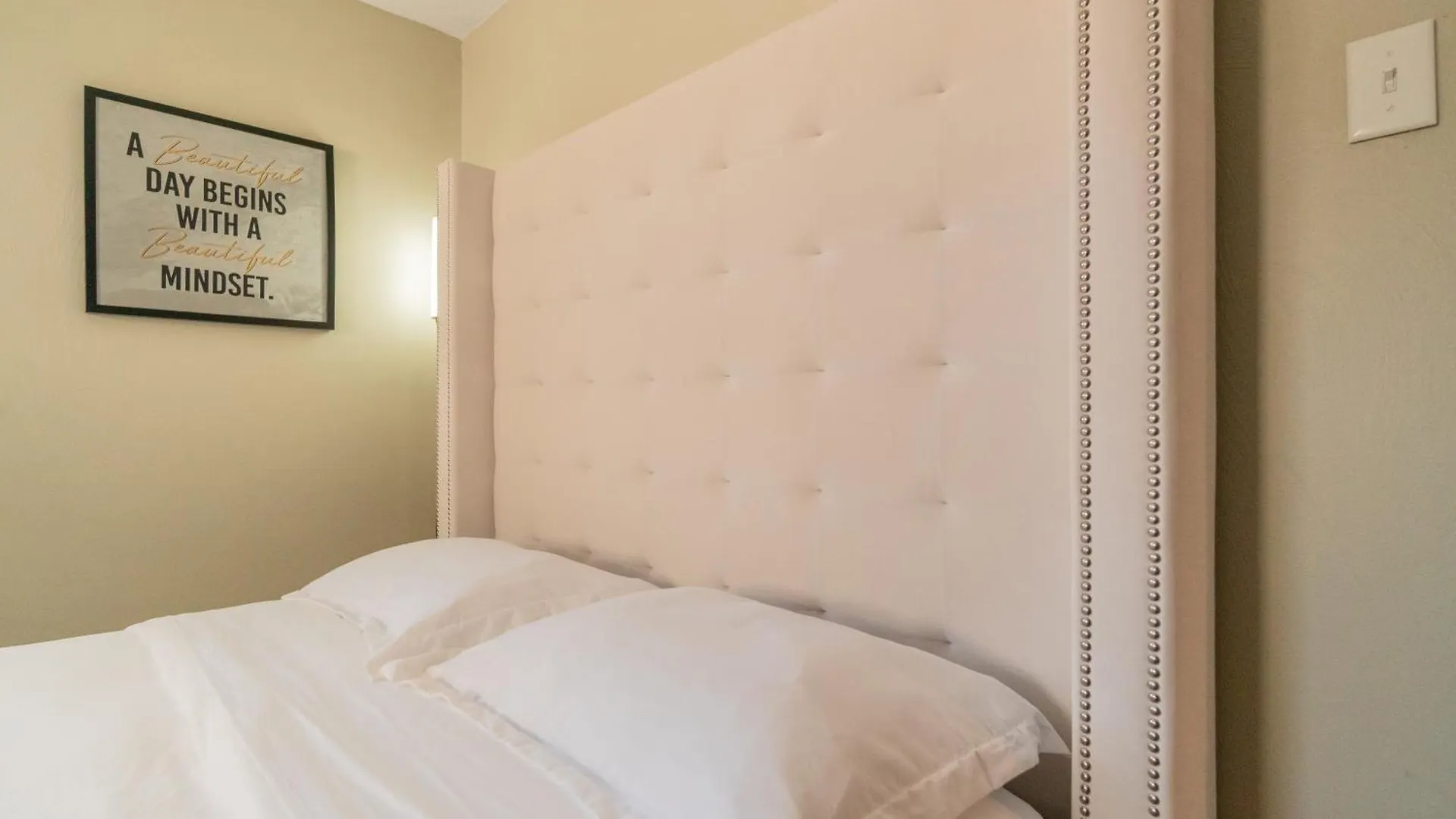 Guest house Cute And Cozy Deck Suite Pittsburgh United States