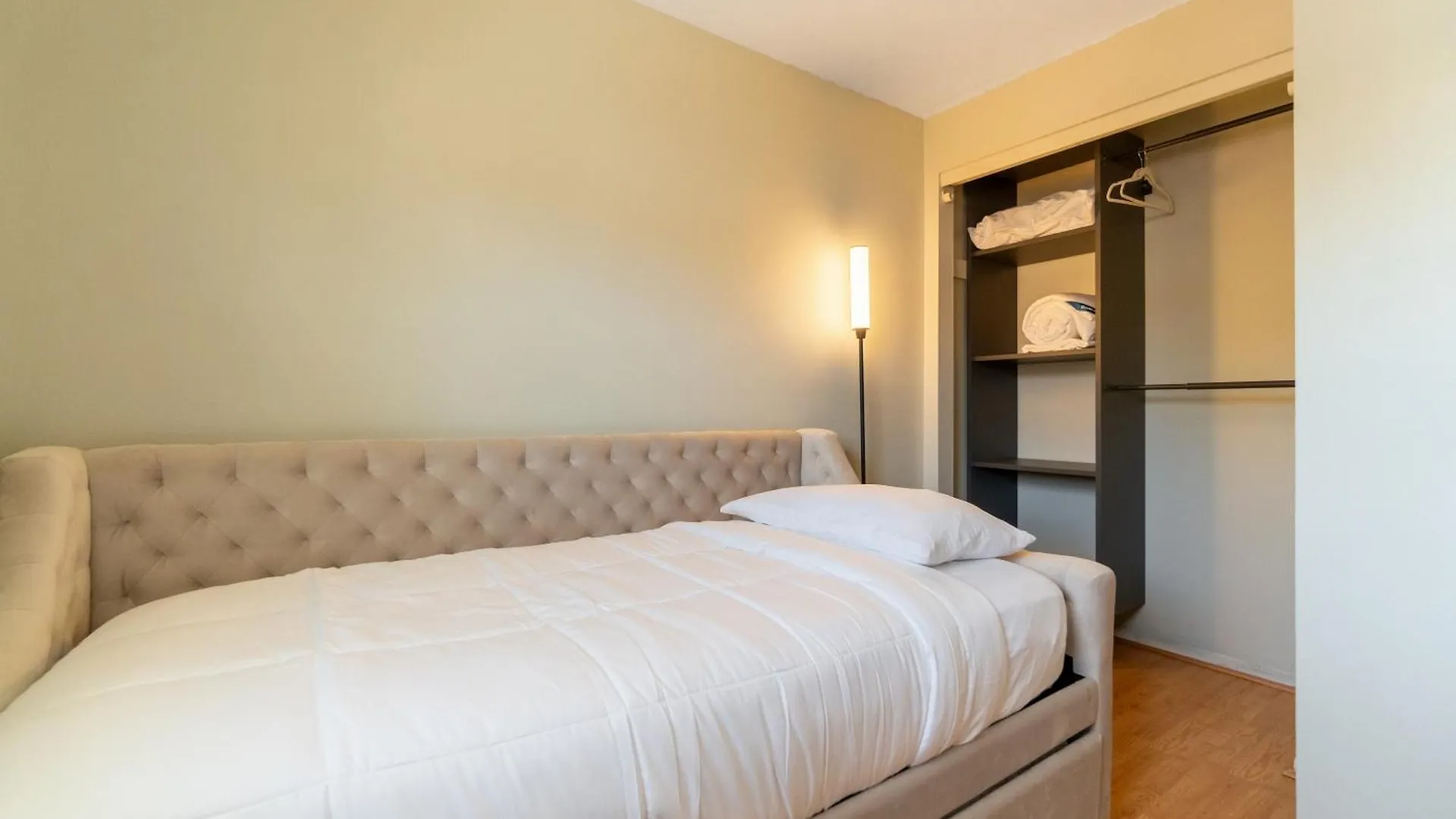 Cute And Cozy Deck Suite Pittsburgh